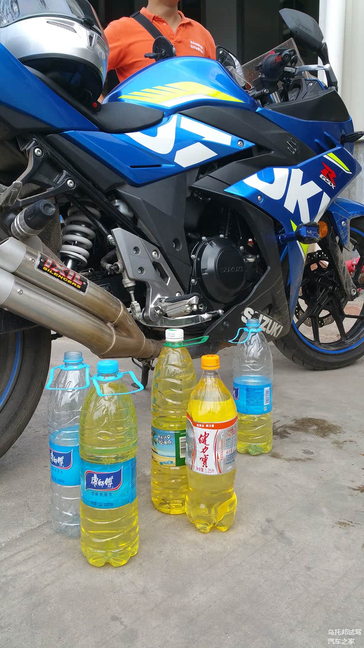 满油跑了400公里后还剩4.5L左右,油箱总量也就15L而已
